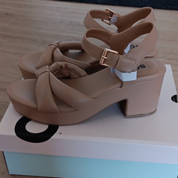 NWTS Tan Tamrynn Block Heel Sandals Size 10 - Picture 2 of 4